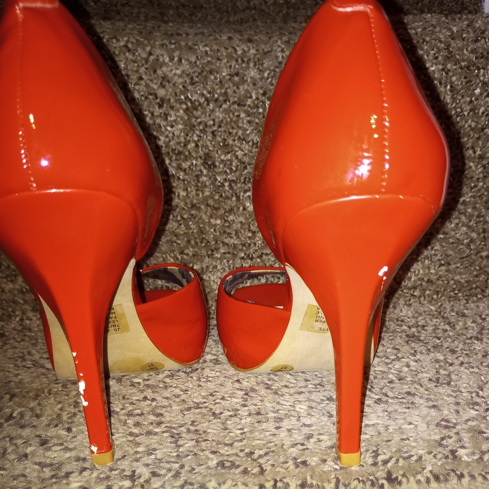Heels - Picture 3 of 4